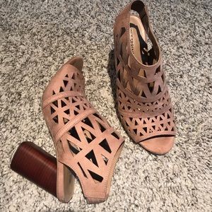 Spring Tan Sandals - Size 9 (fits 9.5)